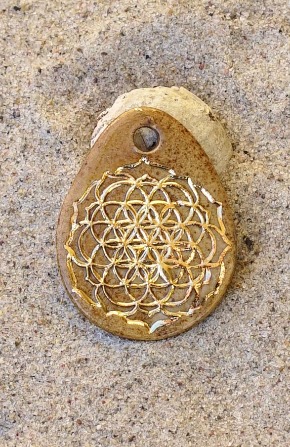 Amulett mit Blüte des Lebens in 24 Karat Gold