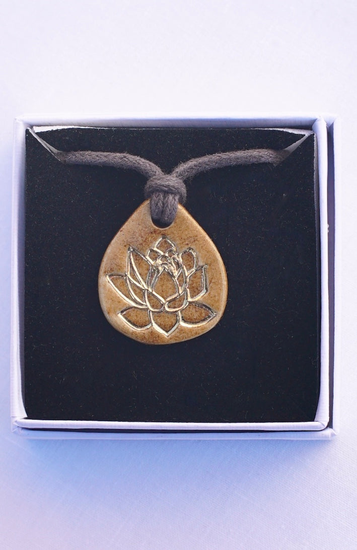 Amulett Lotus Gold klein