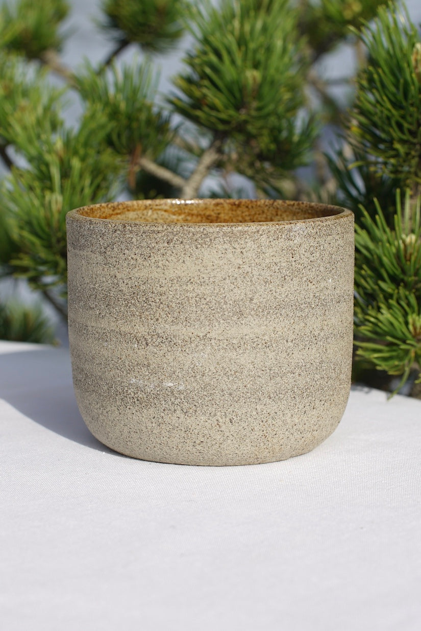 Gray mug with lotus in jade