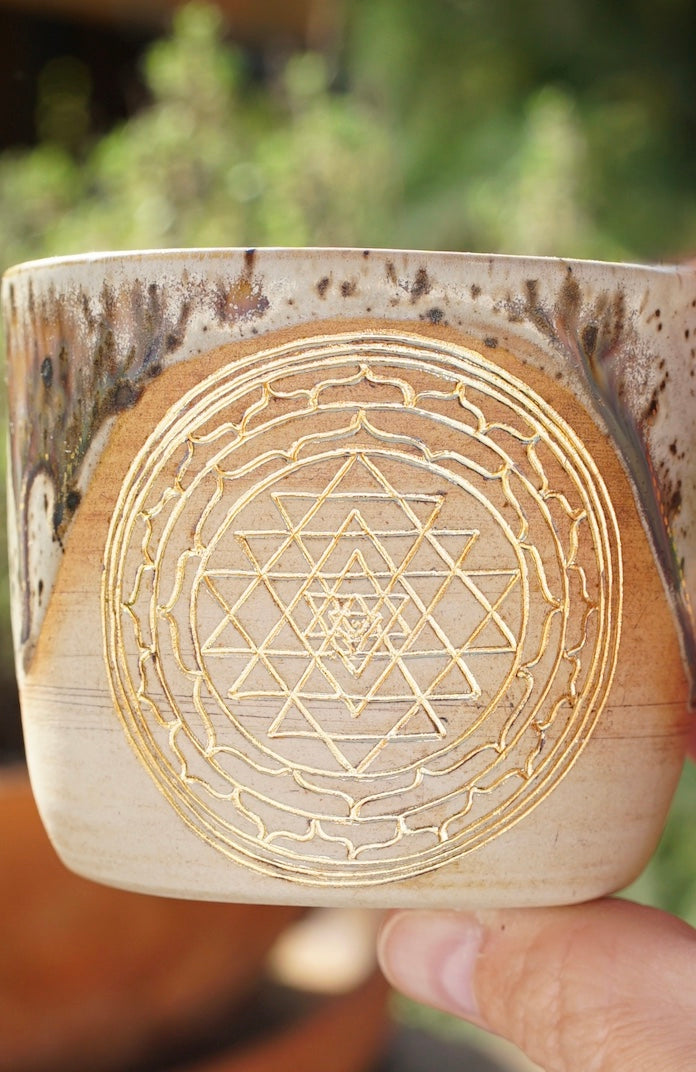 Mug cocoa ceremony with Sri Yantra 24 carat gold