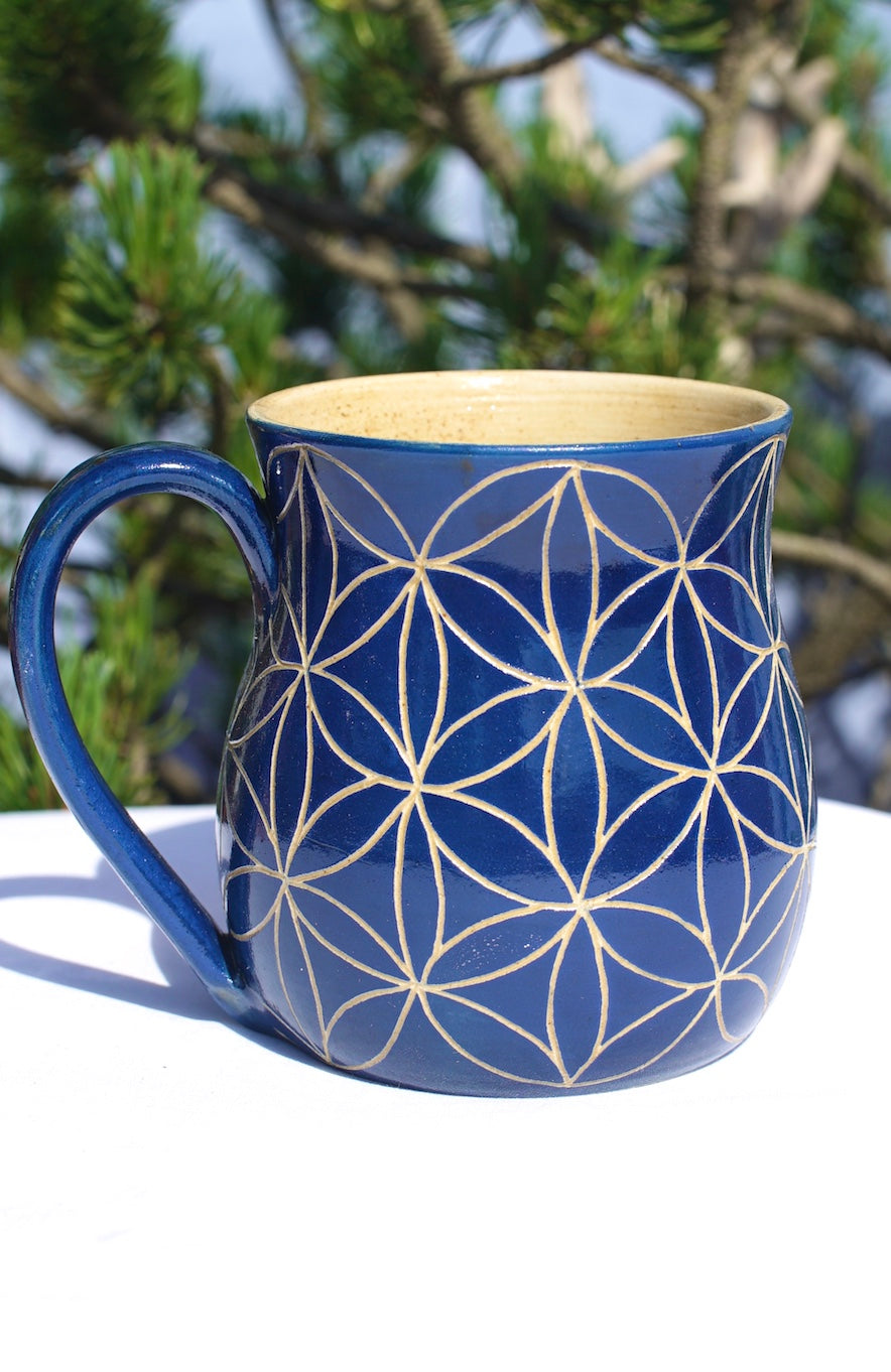 Tasse Fleur de vie bleu Sgraffito