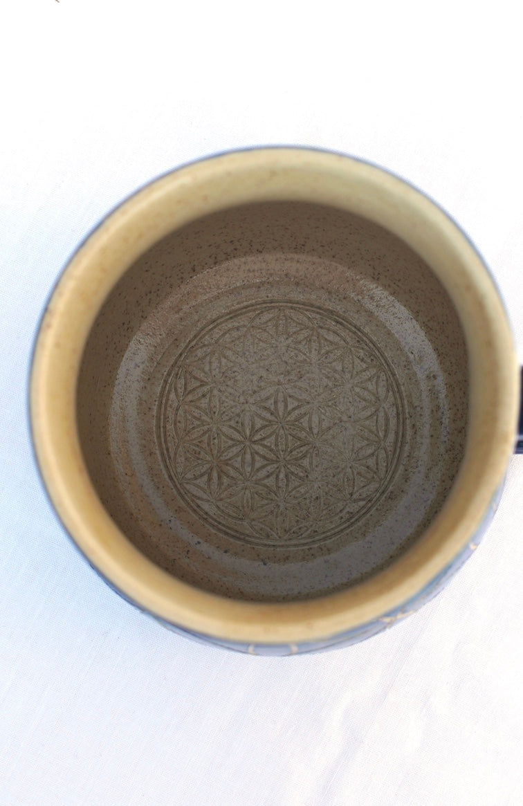 Tasse Fleur de vie bleu Sgraffito