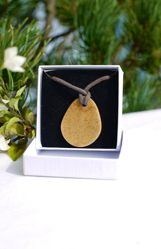 Amulett ᚨᚢᛃᚨ