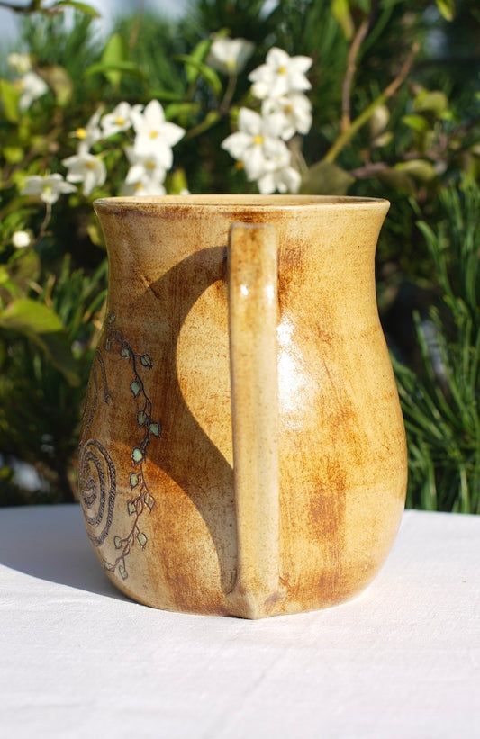 Tasse Triskele und Berkana-Rune