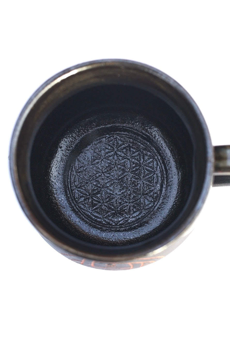 Tasse Triquetra mit Runen