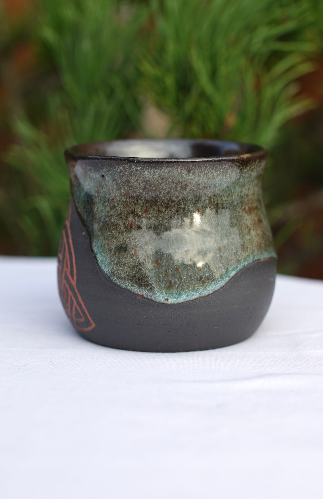 Becher Triquetra mit Runen