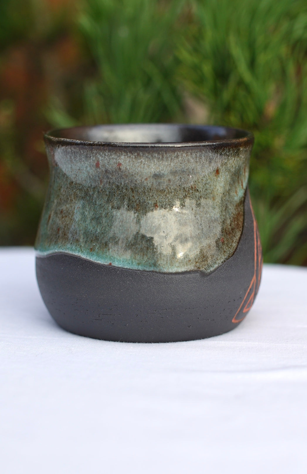 Becher Triquetra mit Runen