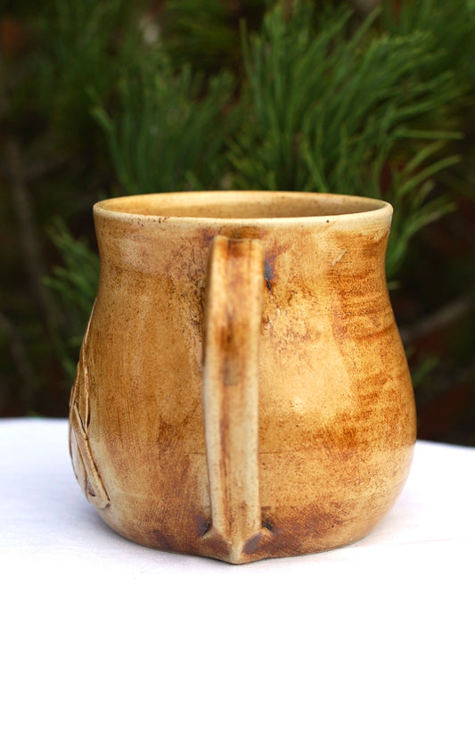 Tasse Triquetra erhaben mit Schutzrune "gibu auja"