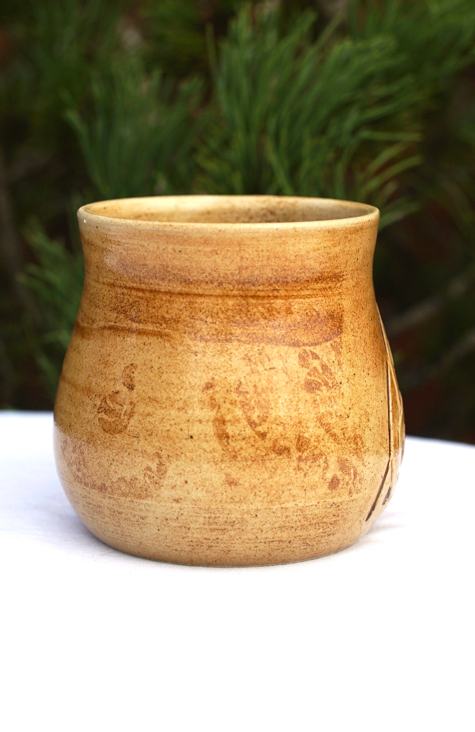 Tasse Triquetra erhaben mit Schutzrune "gibu auja"