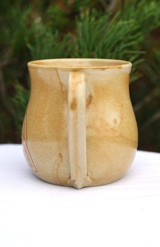 Tasse Triquetra mit Runen rot