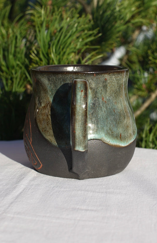 Tasse Triquetra mit Runen