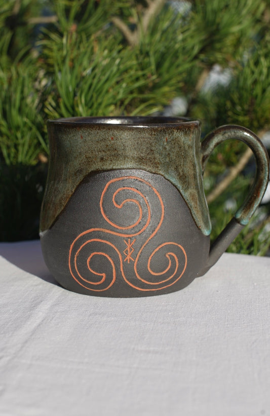 Tasse Binderune Schutz der Familie und Triskele