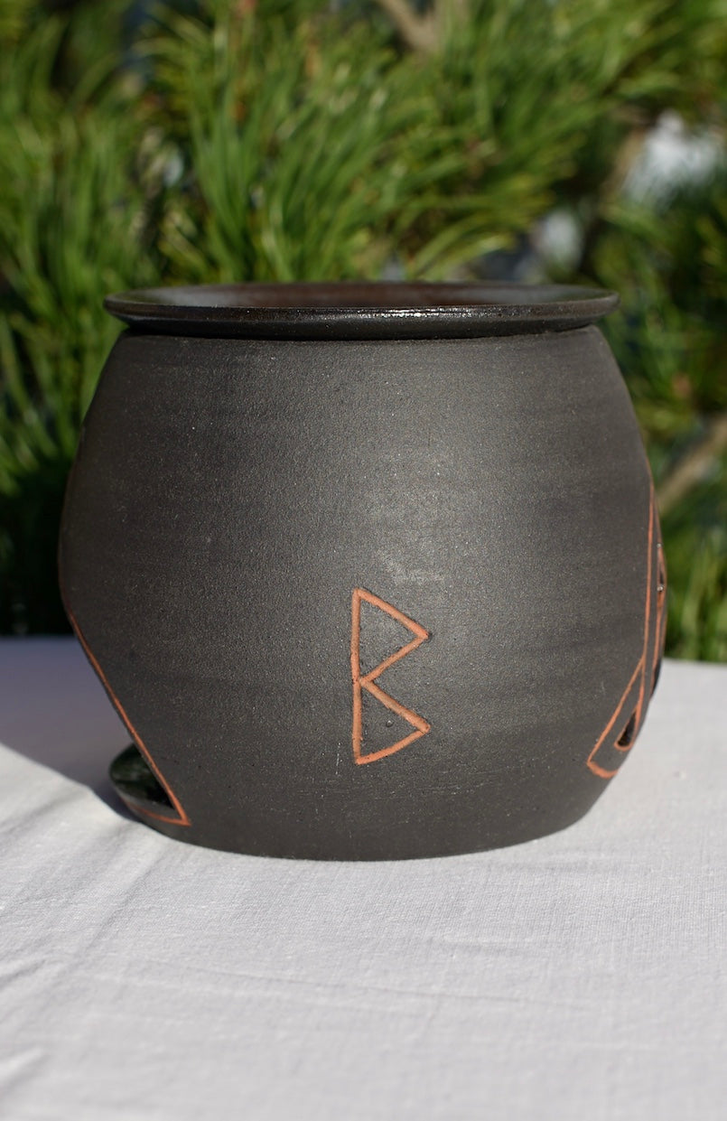 Aromaöl-Lampe Triquetra mit Runen