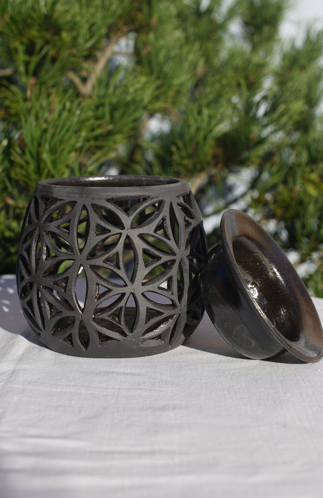 Aromaöl-Lampe "Blume des Lebens" schwarz