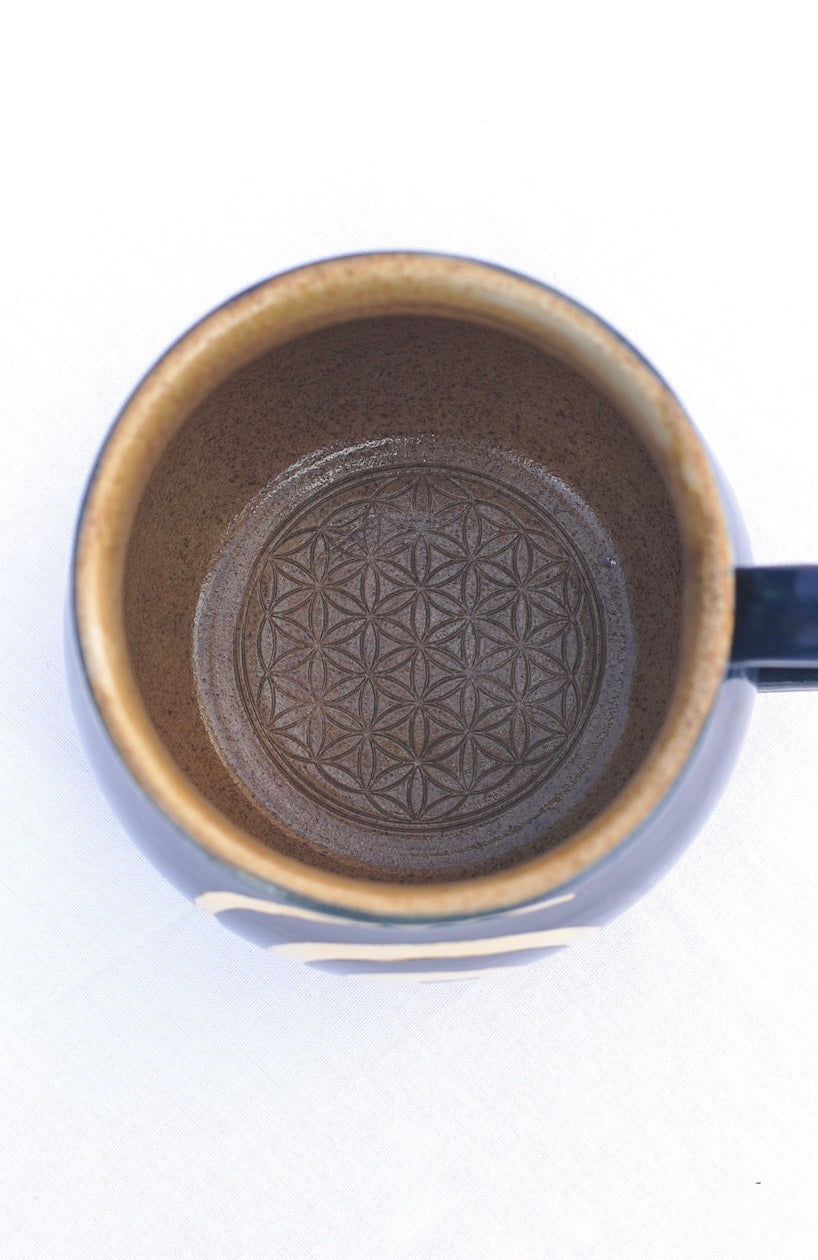 Tasse blau Spirale 24 Karat Gold