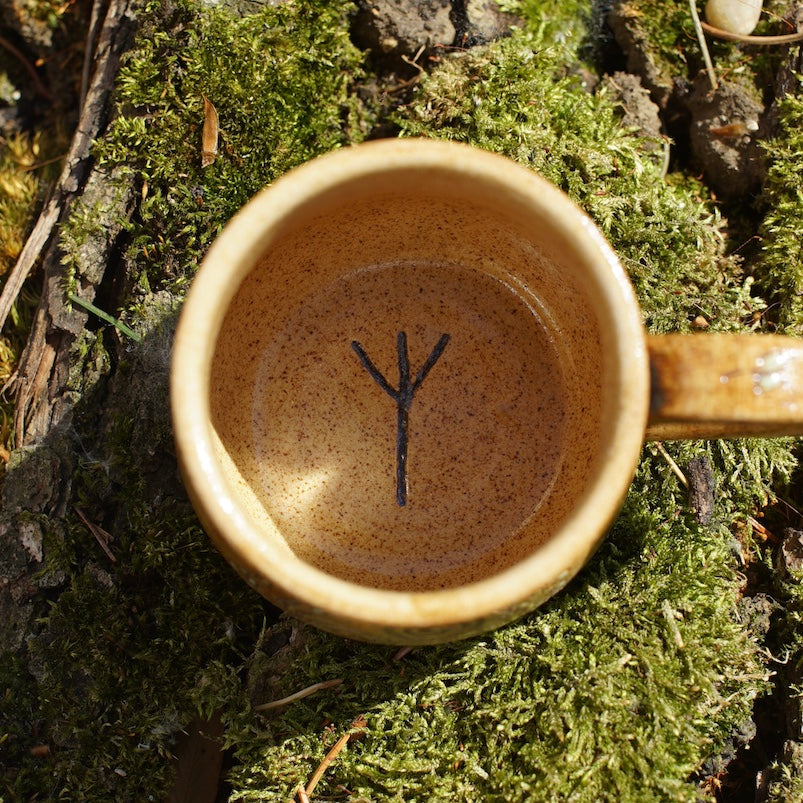 Espresso-Tasse Triskele und Algiz-Rune