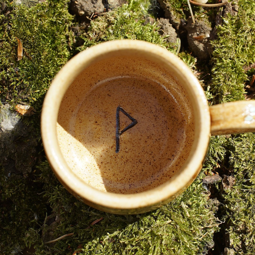 Espresso-Tasse Triskele und Wunjō-Rune