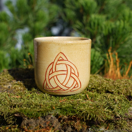 Becherset Triquetra