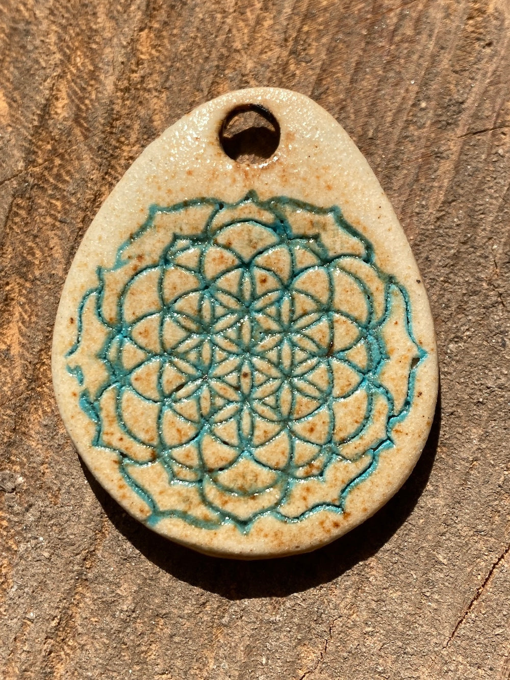 Amulett mit Blüte des Lebens in Jade
