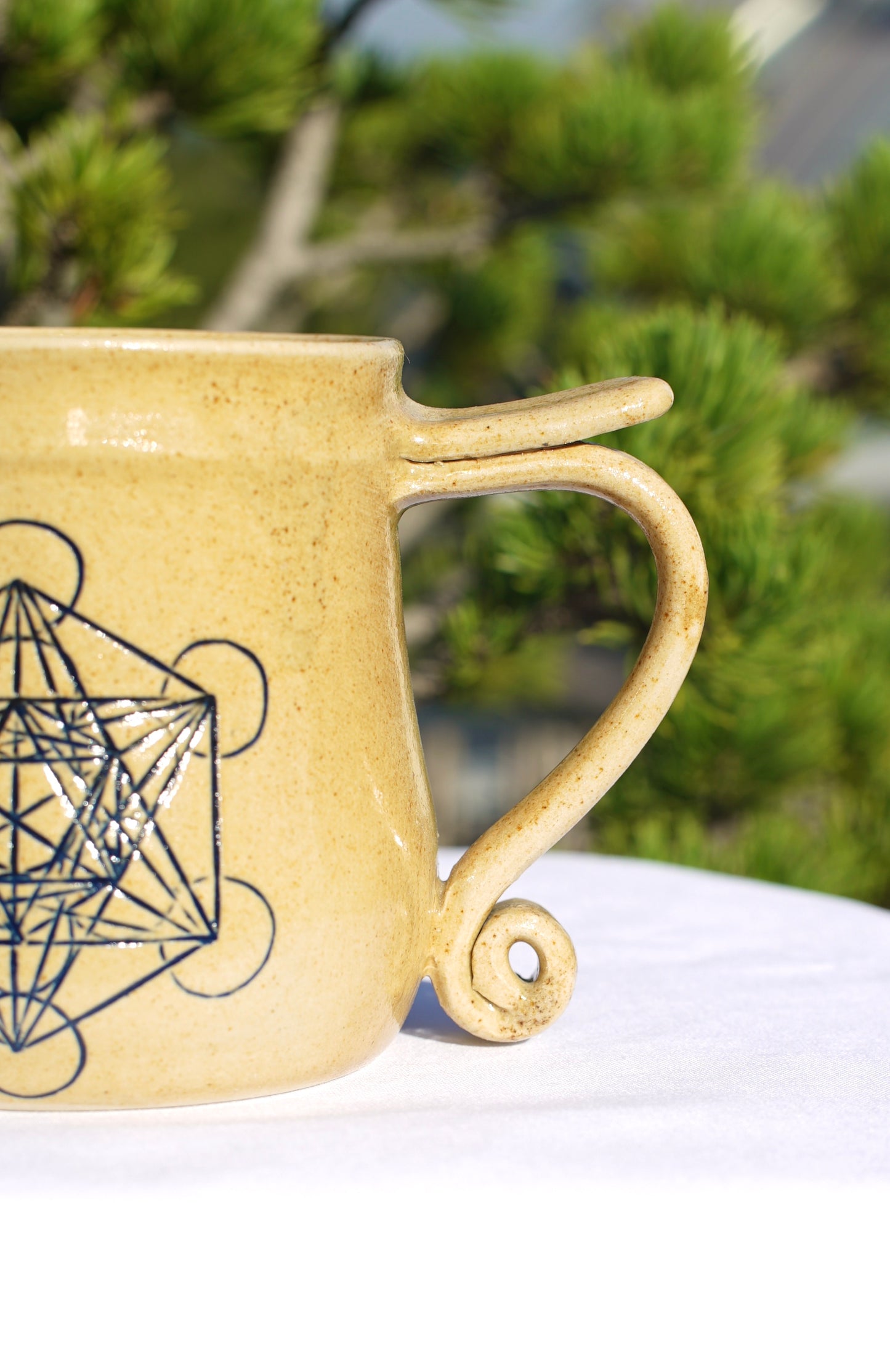 Tasse antik Metatrons Würfel blau