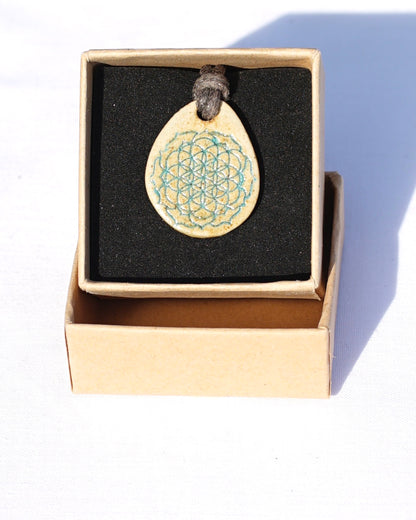 Amulette avec fleur de vie en jade