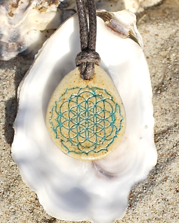 Amulett mit Blüte des Lebens in Jade