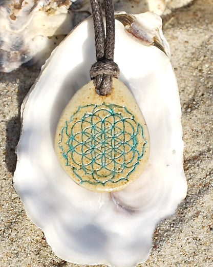 Amulette avec fleur de vie en jade