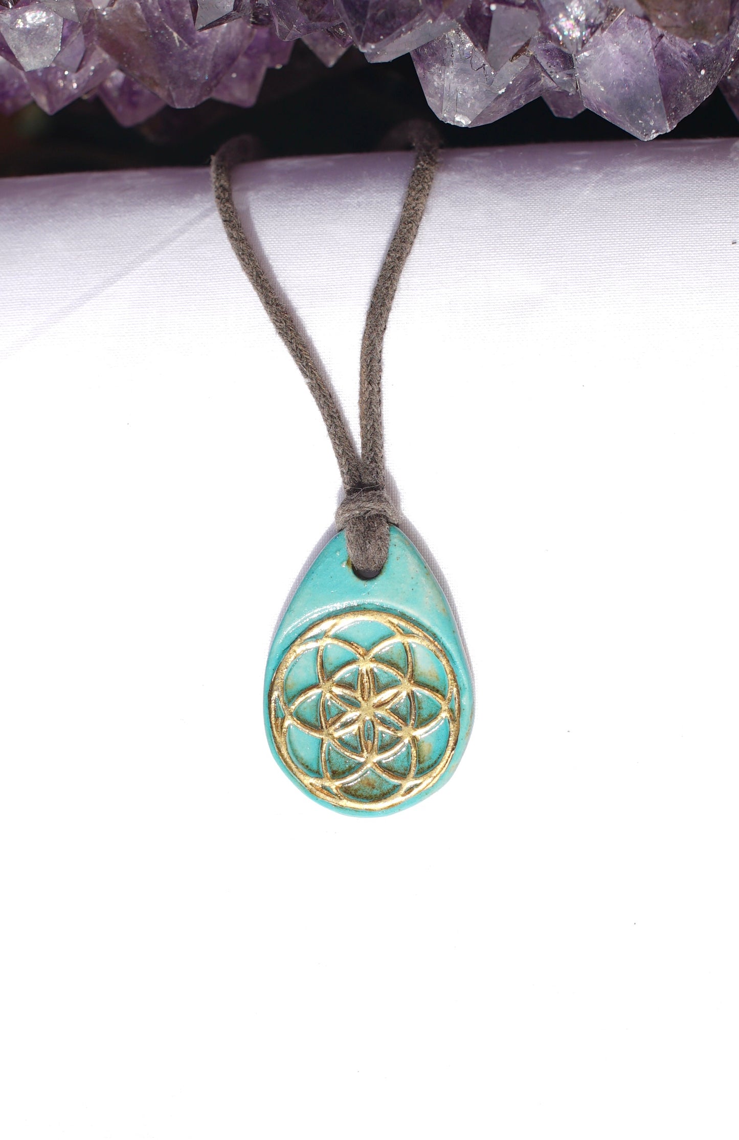 Amulett jade Samen des Lebens und Blume des Lebens in 24 Karat Gold