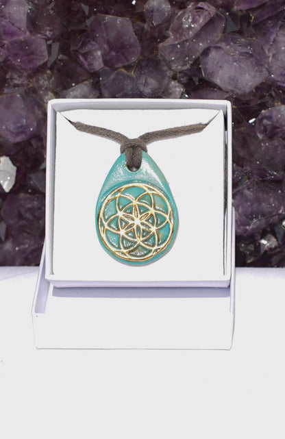 Amulett jade Samen des Lebens und Blume des Lebens in 24 Karat Gold