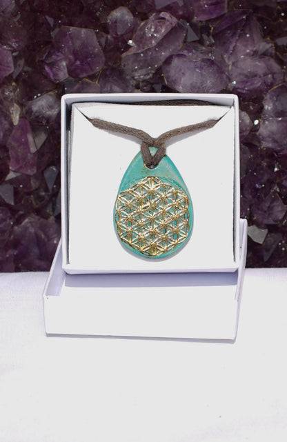 Amulett jade Samen des Lebens und Blume des Lebens in 24 Karat Gold