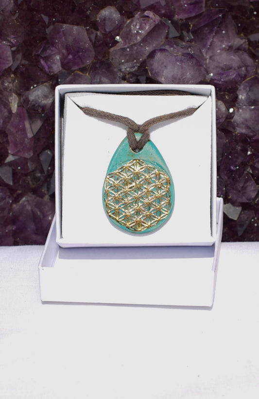 Amulett jade Samen des Lebens und Blume des Lebens in 24 Karat Gold
