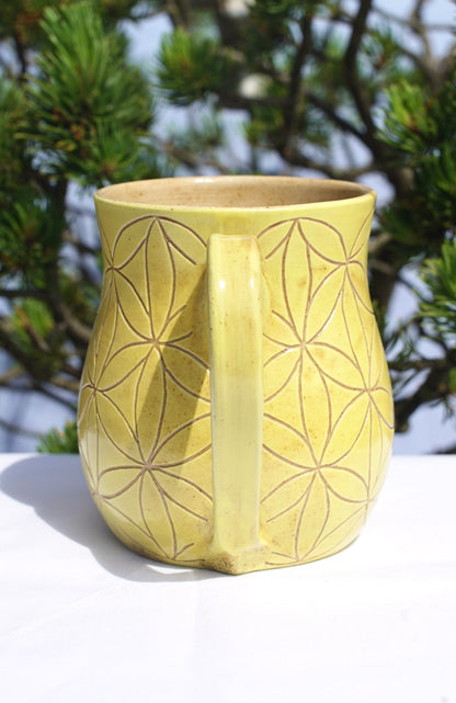 Tasse Fleur de vie jaune Sgraffito