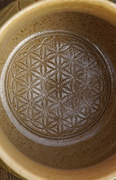 Tasse Blume des Lebens Gelb Sgraffito