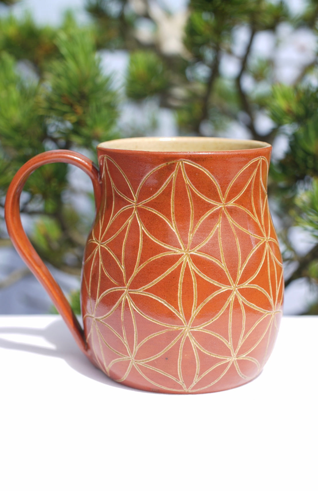 Tasse Blume des Lebens zimt Sgraffito
