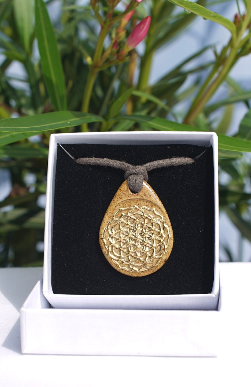 Amulett mit Blüte des Lebens in 24 Karat Gold