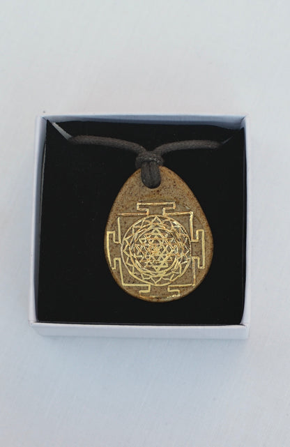 Amulette Sri Yantra et arbre de vie en or 24 carats