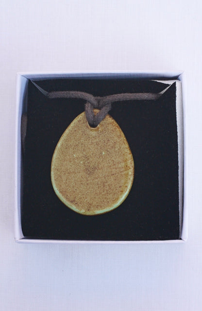 Amulette vert clair arbre de vie or 24 carats