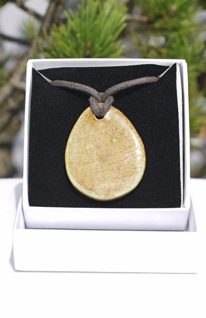 Amulette vert clair arbre de vie or 24 carats