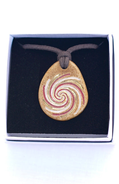 Amulette spirale- or véritable 24 carats , blanc et rouge