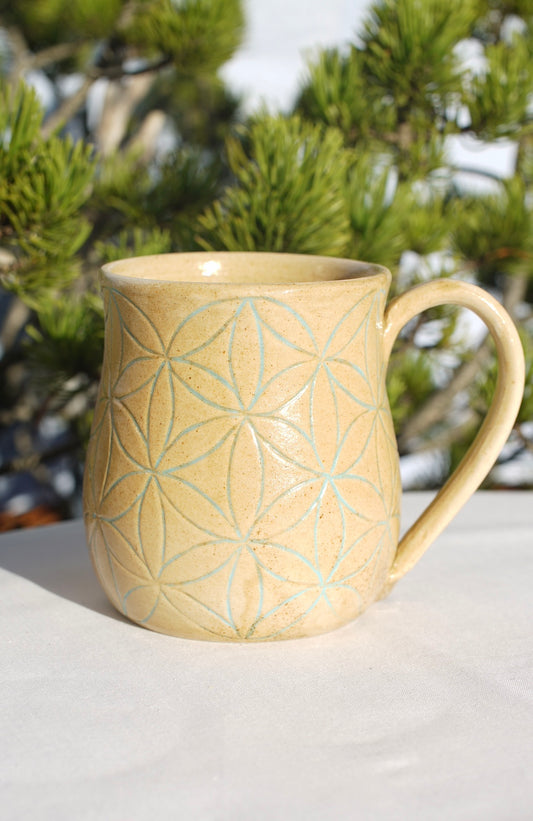 Tasse Blume des Lebens hellblau Sgraffito