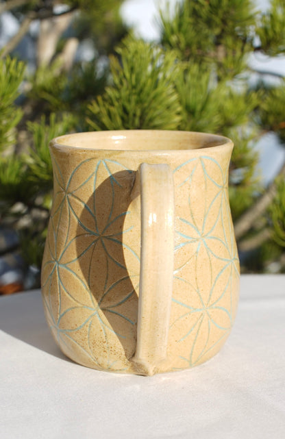 Tasse Fleur de vie bleu clair Sgraffito