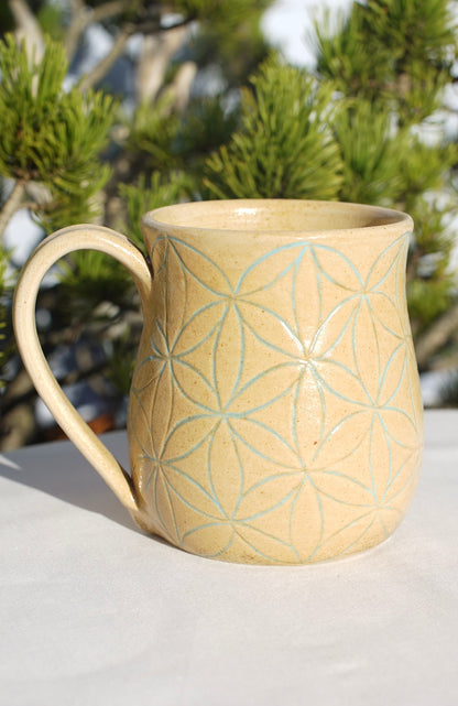 Tasse Fleur de vie bleu clair Sgraffito