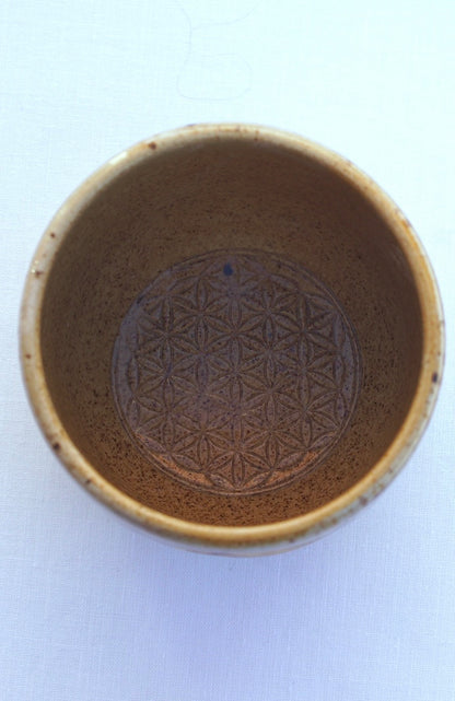 Gobelet Cérémonie du cacao avec lotus en or 24 carats