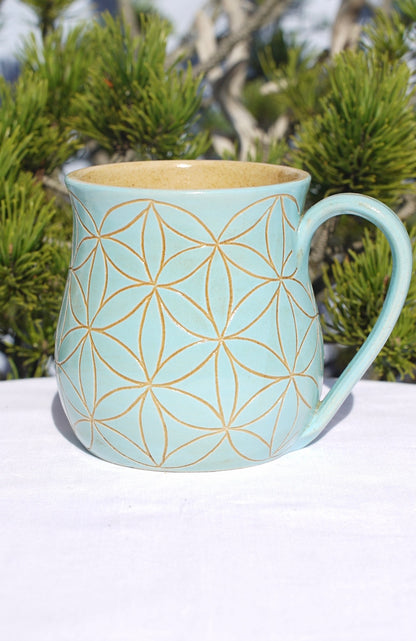 Tasse Blume des Lebens hellblau Sgraffito