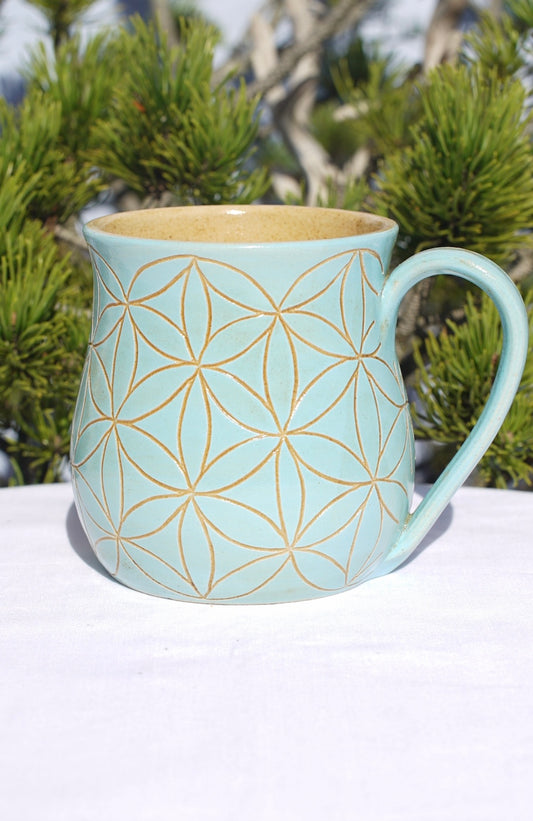 Tasse Blume des Lebens hellblau Sgraffito