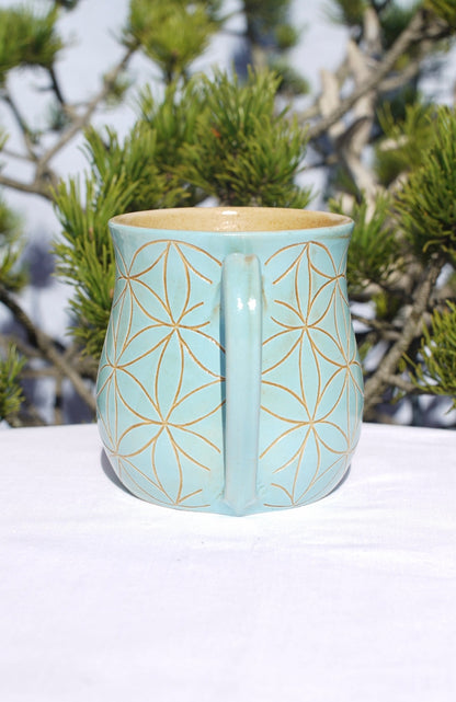 Tasse Blume des Lebens hellblau Sgraffito