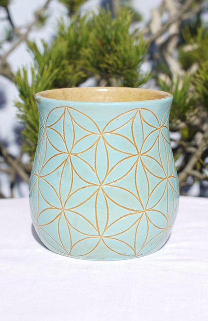 Tasse Blume des Lebens hellblau Sgraffito