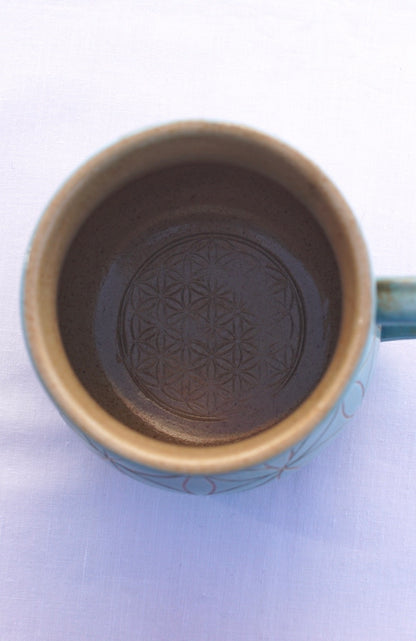 Tasse Blume des Lebens hellblau Sgraffito