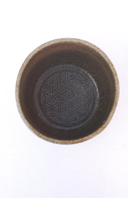 Gobelet gris avec lotus en jade