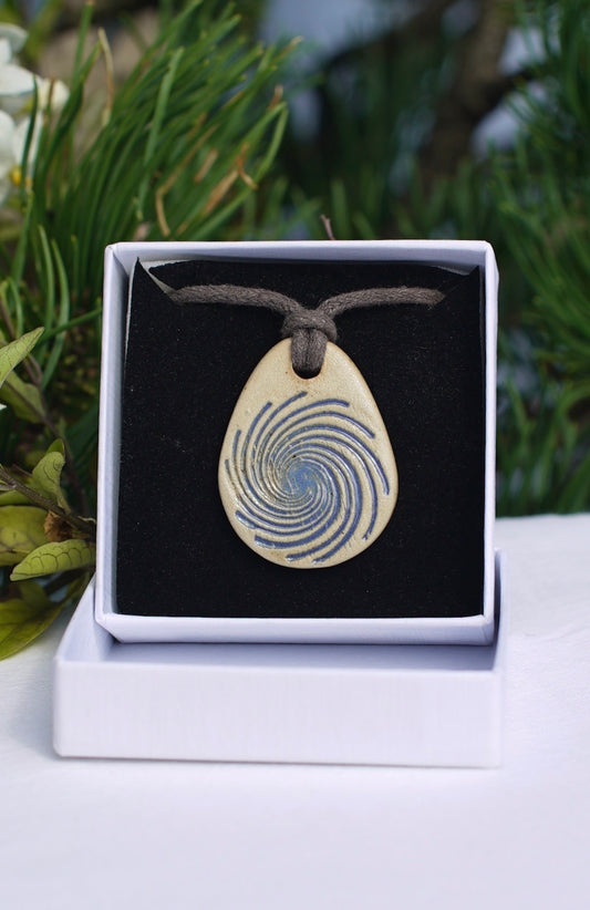 Amulett Spirale blau mit Agnihotra-Asche
